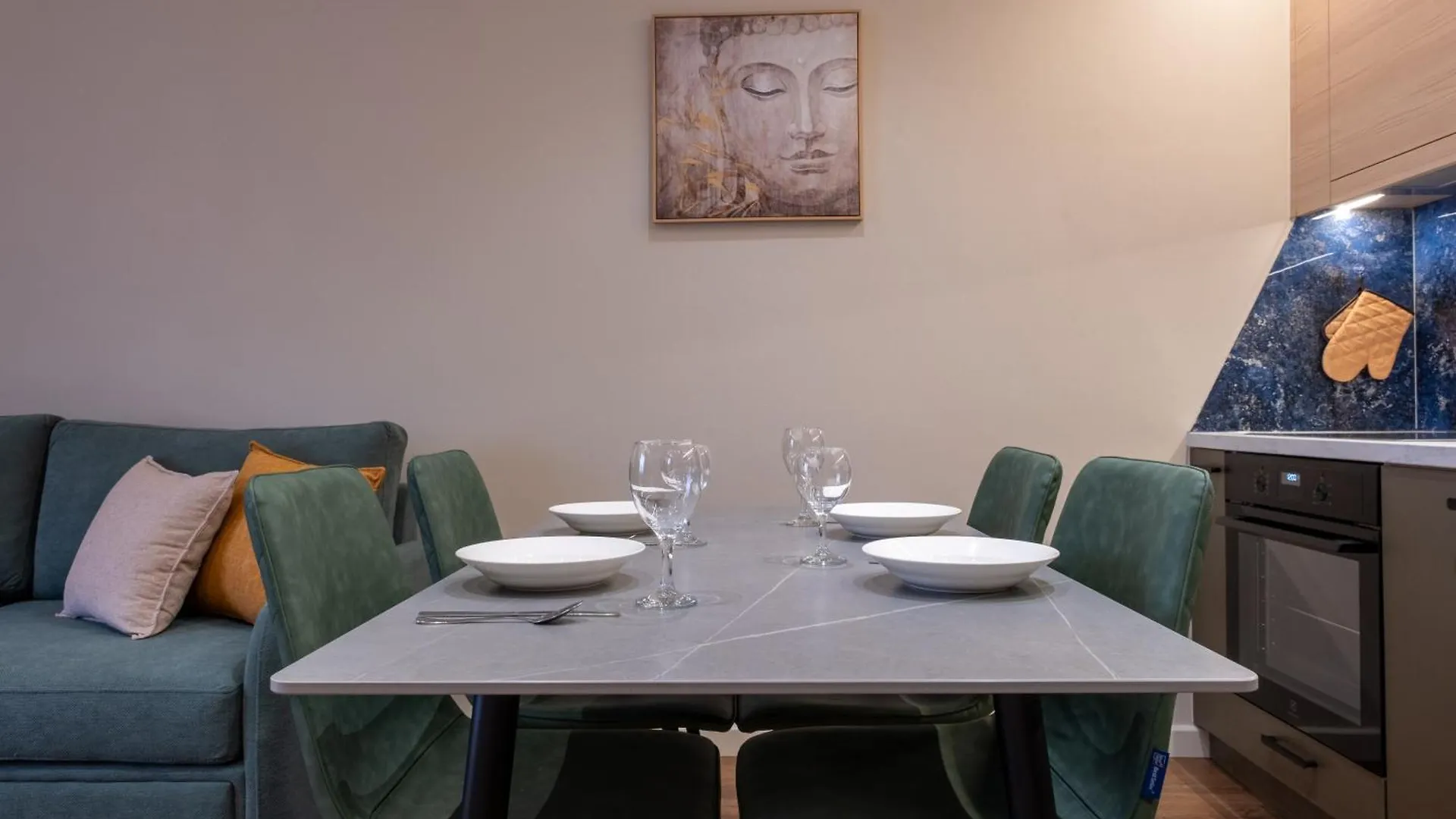 Nolan Apartment Dıraç